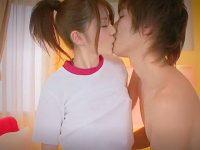 鈴木一徹/小泉梨菜 ポニーテール&体操服の色白美肌のスレンダー美少女がストレッチをするとイケメンお兄さんにエッチに弄られちゃうイチャラブH VJAV