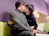 【BL】PC作業をしていた色白肌の激カワイケメン男子大学生が黒髪のイケメン君に攻められつるつるのデカチンを下から突き上げられて中出しされちゃうイチャラブBLエッチ TheGay