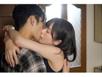 小梅/青空ひかり 新居探しに来た新婚夫婦の旦那を不動産レディが妻の目の前で大胆に寝取り契約直後のガランとした部屋で切なくも情熱的に愛を交わす背徳感たっぷりのラストセックス SENZURI TUBE